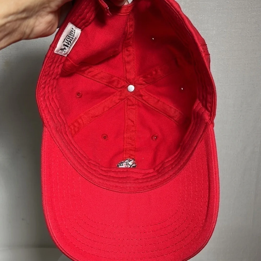 DISNEY Minnie Mouse hat, Red, in very good condition